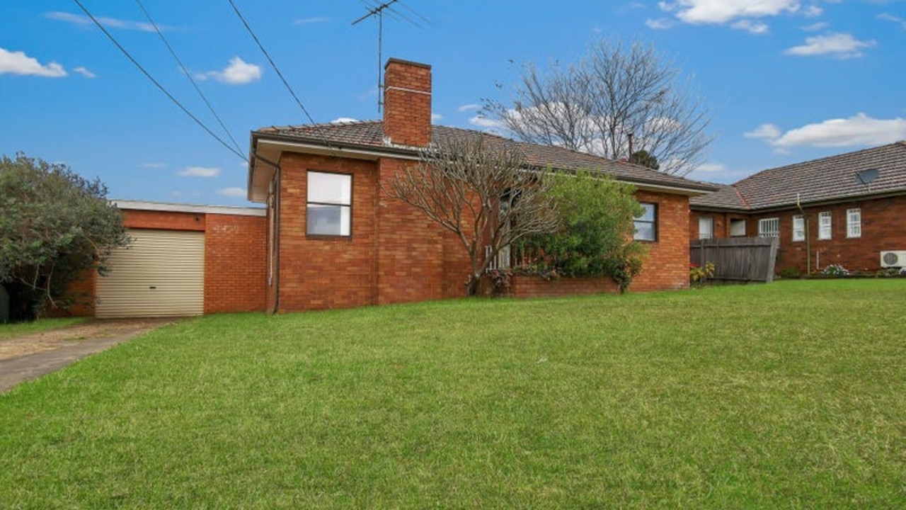 13 River Rd, Ermington. 