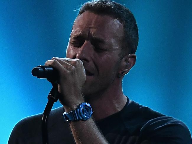 LONDON, ENGLAND - FEBRUARY 22: (EDITORIAL USE ONLY) Chris Martin performs a tribute to George Michael on stage at The BRIT Awards 2017 at The O2 Arena on February 22, 2017 in London, England. (Photo by Gareth Cattermole/Getty Images)
