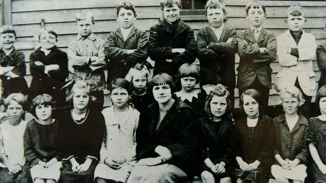 School photo from the 1920s.