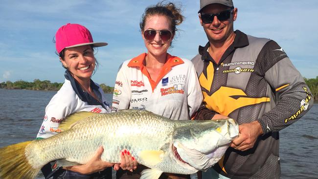 T<s1>iffany Parsell (left) and Grant Edwards help Leanne Scott Toms with her 104cm barra, one of two metreys she caught at the mouth of Sampan Creek – the first time she went barra fishing.</s1>