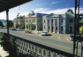 Sleepy ... a quiet midday in the main street of Mudgee, yet outside the town lie gourmet food and wine trails