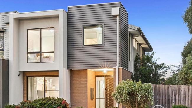 <a href="https://www.realestate.com.au/property-townhouse-vic-doreen-145282904">2 Valencia Blvd, Doreen</a> is up for sale for $520,000-$570,000.