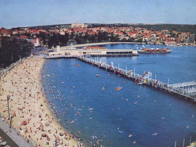 The original Manly Harbour Pool and boardwalk on West Esplanade. Picture: Northern Beaches Library