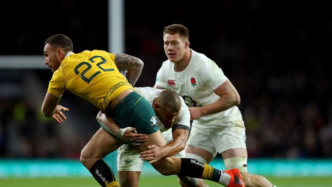 Nick Frisby of Australia (L) is tackled by Jonathan Joseph of England (Photo by Warren Little/Getty Images)