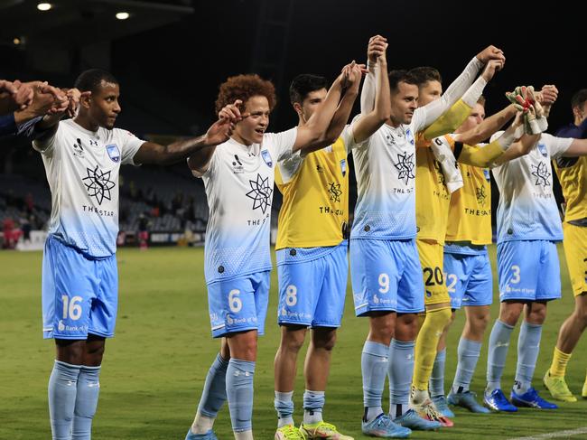 GOSFORD, AUSTRALIA - APRIL 09: Sydney FC players thank their fans after the A-League Mens match between Central Coast Mariners and Sydney FC at Central Coast Stadium, on April 09, 2022, in Gosford, Australia. (Photo by Mark Evans/Getty Images)