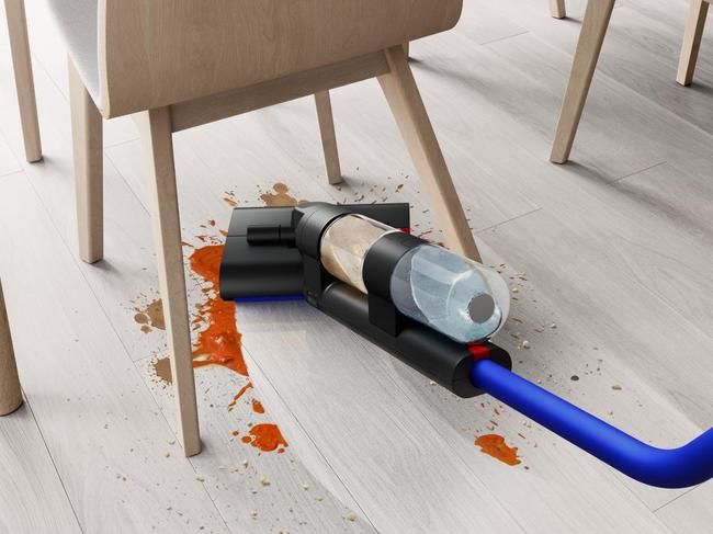 The Dyson WashG1 in action.