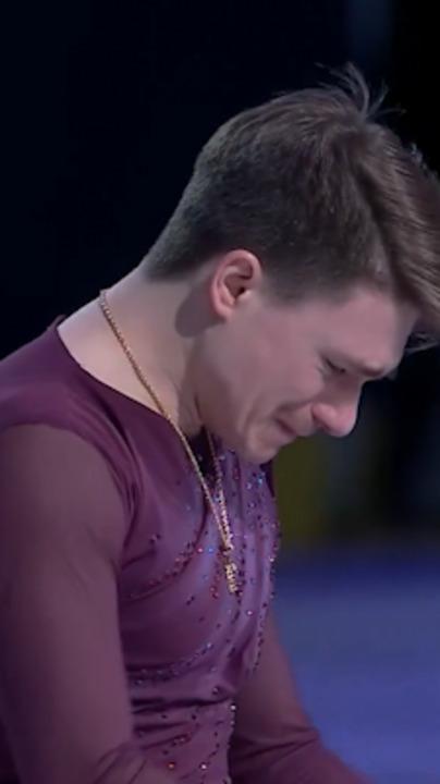 Ice skater sobs after tribute to parents lost in DC plane crash