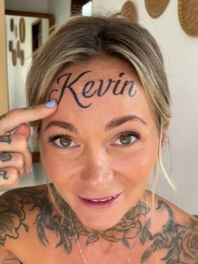 Forehead tattoo revealed a fake: woman regrets giant Kevin tattoo