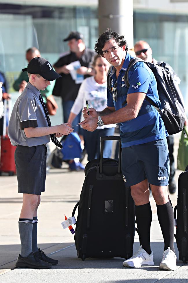 Johnathan Thurston signs a quick autograph upon arrival for his last game. Picture: Annette Dew