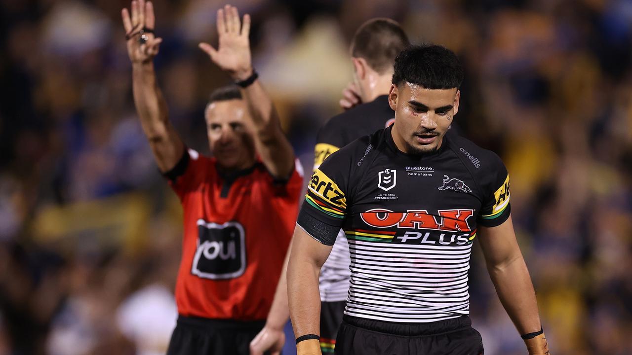 Taylan May is sent to the sin-bin by referee Gerard Sutton. Picture: Getty Images