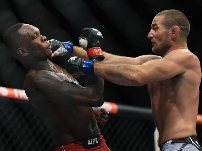 Adesanya lost the title to Sean Strickland (R). Picture: Mark Evans/Getty Images