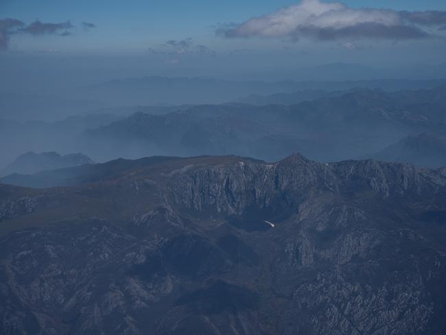 2019 Tasmanian bush fires. Lake Rhona, Gell River Fire - at Southwest National Park. . Picture - LUKE TSCHARKE / PAR AVION