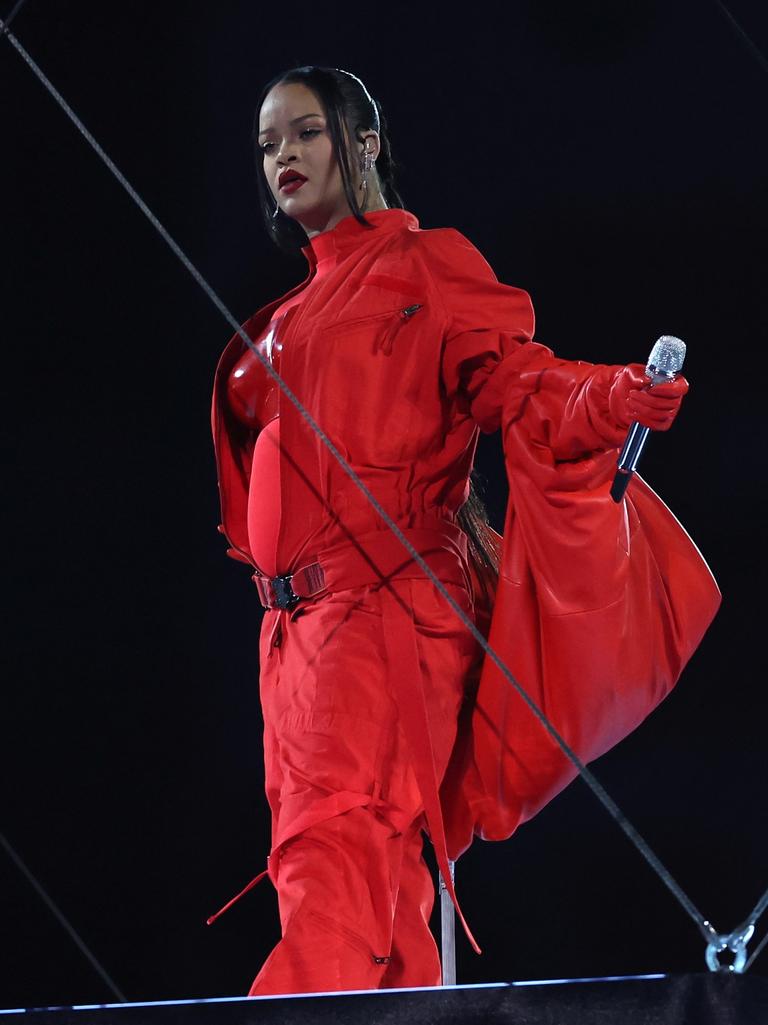 Rihanna Super Bowl Halftime Show Review – The Hollywood Reporter