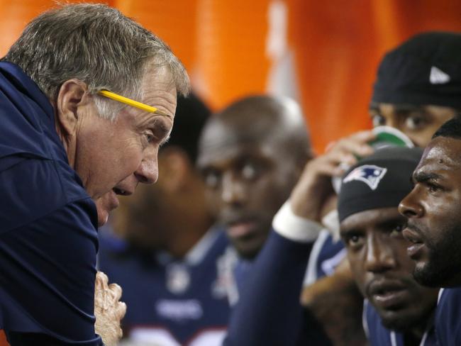 New England Patriots head coach Bill Belichick instructs players on the sideline. (AP Photo/Michael Dwyer)