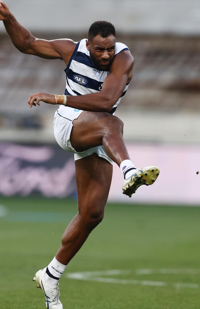 Esava Ratugolea kicks long. Picture: Michael Klein