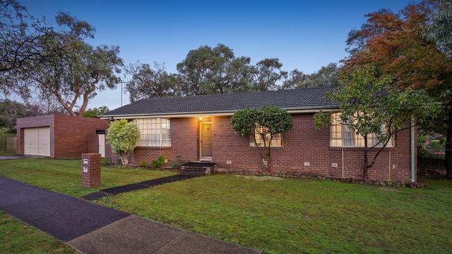 8 Roslyn Cres, Boronia, sold under the hammer — but for less than it last changed hands for.