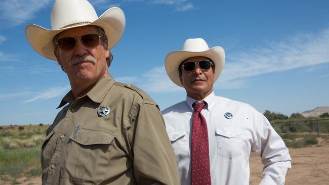 Jeff Bridges and Gil Birmingham play police officers in Hell or High Water.