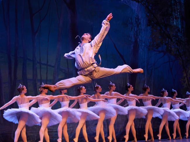 the ukraine ballet touring the country