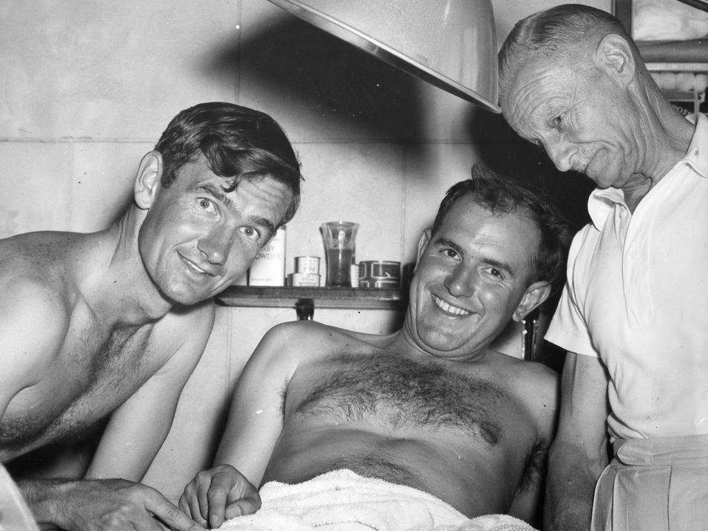 Australia vs England The Ashes Fourth Test match at Adelaide Oval, 30 Jan-5 Feb 1959. Australian opening batsmen Colin McDonald (c) and Jim Burke (l) with masseur Noel Hubble.