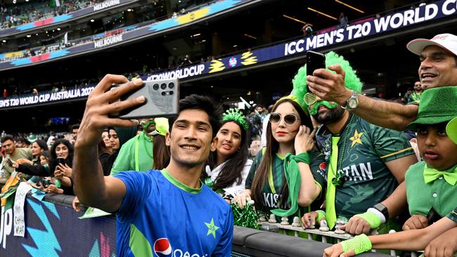 Pakistan's Mohammad Hasnain takes selfies with fans.