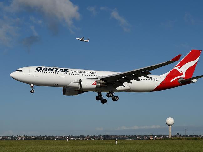 A Qantas Airbus A330 aircraft is seen at take-off at Sydney Domestic Airport, Monday, Nov. 16, 2015. (AAP Image/Dan Himbrechts) NO ARCHIVING