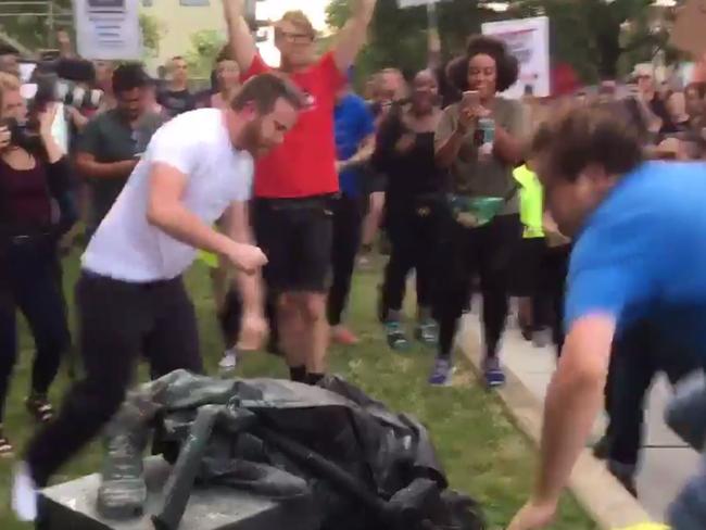 Durham protesters tear down confederate monument. Picture: @DerrickQLewis/Twitter