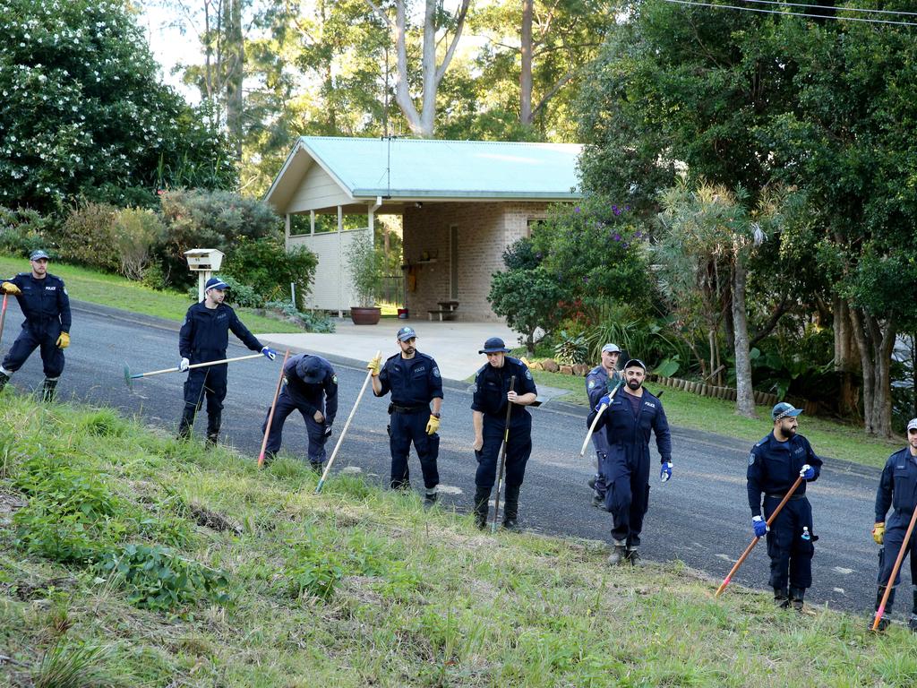 Police search the area opposite the house in Bennaroon Drive trying to find clues on William Tyrrell’s disappearance. Picture: Nathan Edwards