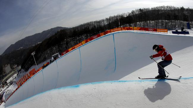 Elizabeth Swaney embarks on a completely underwhelming run down the half-pipe. (AP Photo/Charlie Riedel)