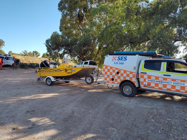 Menindee is predicted to reach major record flooding tonight at 10.7m, exceeding the 1976 record. Our volunteers have been sandbagging and door knocking in the area to prepare for the flooding and alert the local residents., NSW SES volunteers, with the assistance of our partner agencies, will continue to support the Menindee community as well as other areas of concern  in inland NSW as flooding continues.  ,