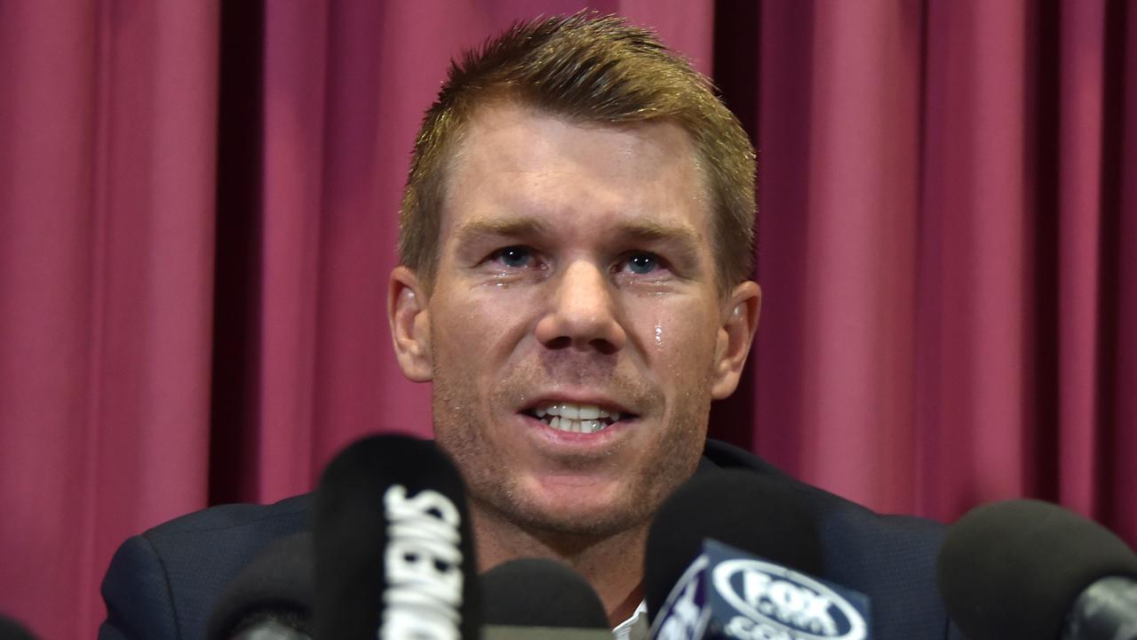 Australia's former vice-captain David Warner apologized in tears on March 31 for his role in a ball tampering scandal.  / AFP PHOTO / PETER PARKS