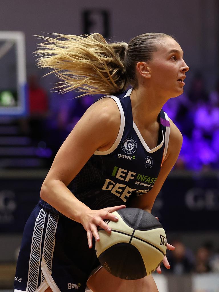 GEELONG, AUSTRALIA - OCTOBER 30: Jazmin Shelley of Geelong United handles the ball during the round one WNBL match between Geelong United and Townsville Fire at The Geelong Arena, on October 30, 2024, in Geelong, Australia. (Photo by Kelly Defina/Getty Images)