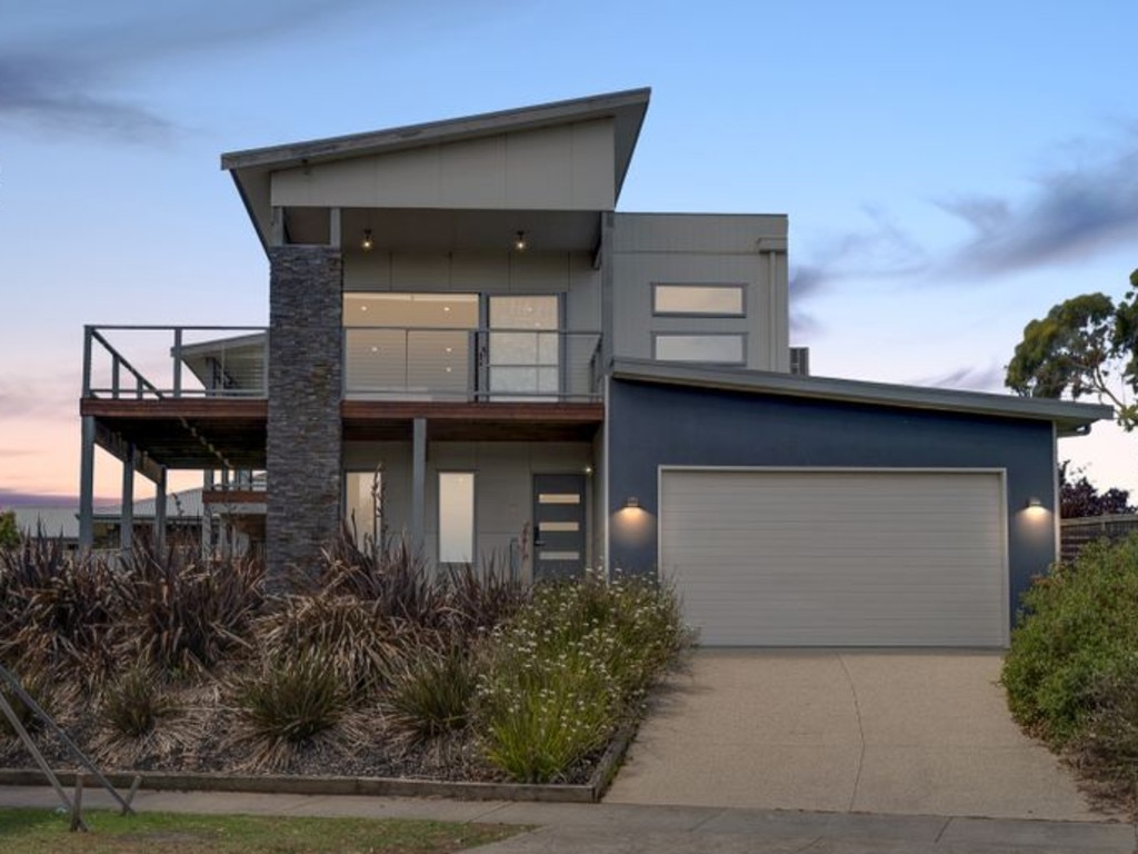 This modern Phillip Island home has everything you’d need.