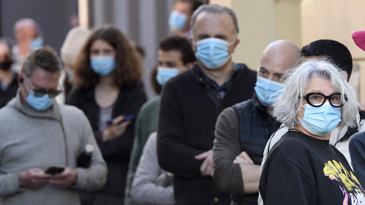 People queue at a testing centre in Melbourne. Picture: NCA NewsWire / Andrew Henshaw