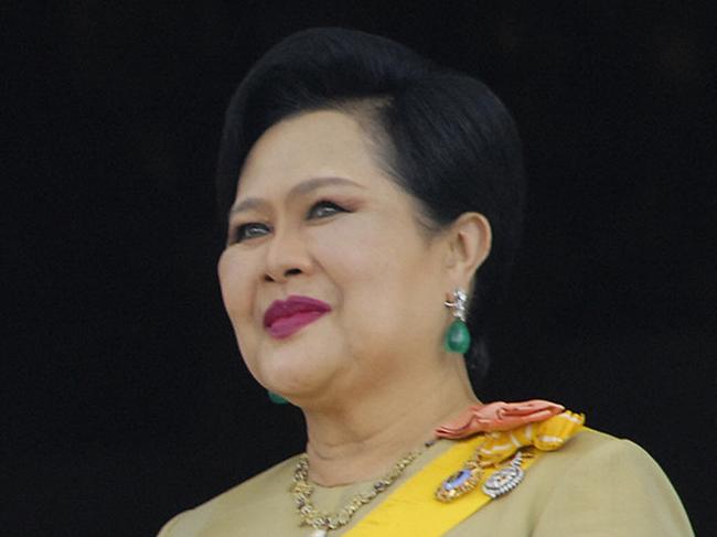 This file handout photo shows Thai King Bhumibol Adulyadej (L) with his wife Queen Sirikit waving to his people following his address in Bangkok, 09/06/2006, marking his 60th anniversary on the throne.