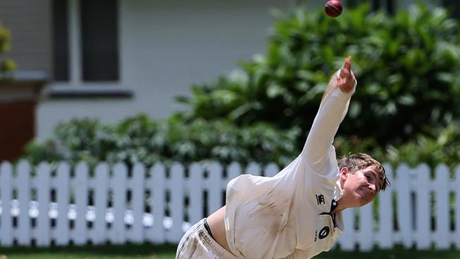 Brisbane State High School. State High's Connor McMillan bowling last season. (AAP Image - Richard Waugh)