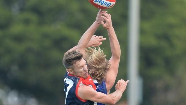 Montrose’s Tim Lanyon and East Ringwood’s Liam Kinsella fly for the ball. Picture: Chris Eastman/AAP