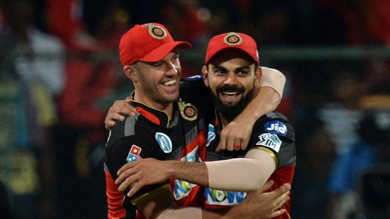 In his first stint in the IPL, Head was used as a lookalike decoy for superstar teammate AB de Villiers (L). Picture: Getty