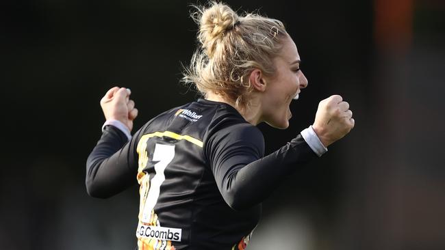 Sarah Hosking celebrates on the siren. Picture: Robert Cianflone/Getty Images