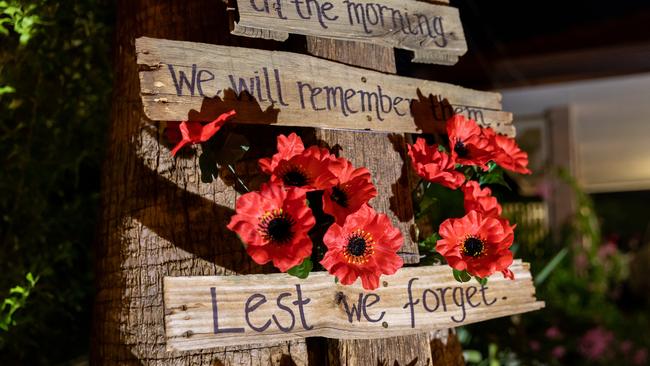 The Anzac Day tribute outside Sydney Kinsman's house in Alice Springs. Mr Kinsman, 98, is a World War II veteran and one of the last living 'Rats of Tobruk'. Photo: EMMA MURRAY