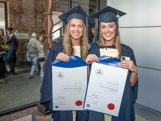 04-02-2025 Deakin Graduation Bachelor of Exercise and Sport Science, Sarah Arstall and Pip Robertson