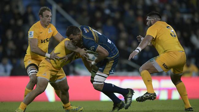 Rory Arnold on the burst against Argentina's Jaguares.