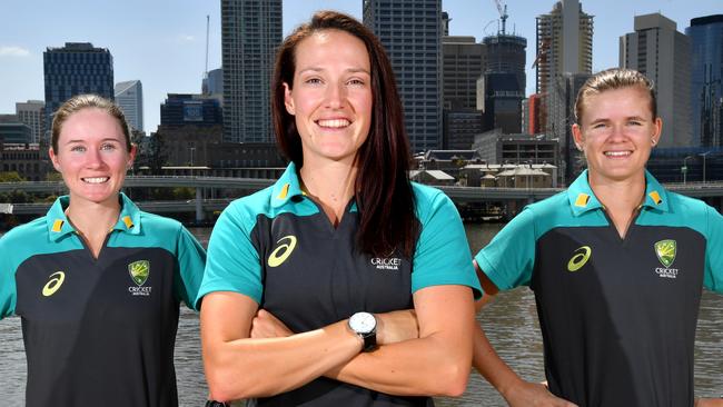 Australian women's cricket team players Beth Mooney (left), Megan Schutt (centre) and Jess Jonassen (right) pose for a photo at South Bank in Brisbane, Wednesday, September 20, 2017. The Australian team are preparing for the Women's Ashes series against England which starts in Brisbane on October 22, 2017. (AAP Image/Darren England) NO ARCHIVING