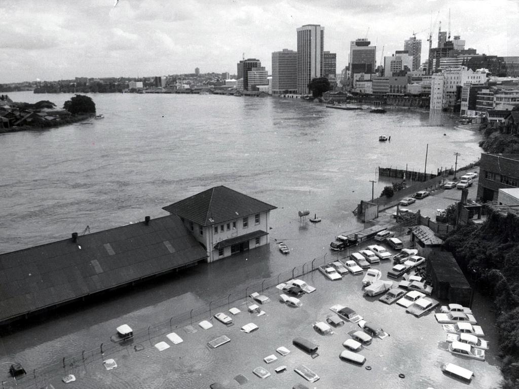 Brisbane River, the city skyline and Howard Smith Wharves.