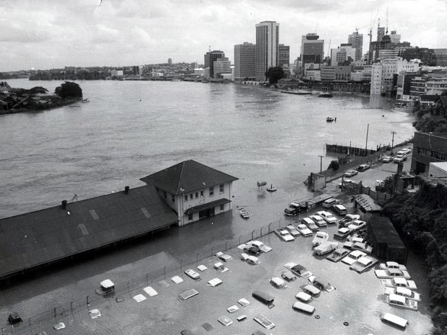 Brisbane River, the city skyline and Howard Smith Wharves.