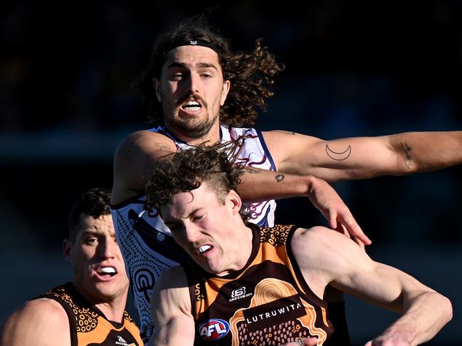 Luke Jackson and Denver Grainger-Barras of the Hawks compete in Launceston. Picture: Steve Bell/Getty Images.