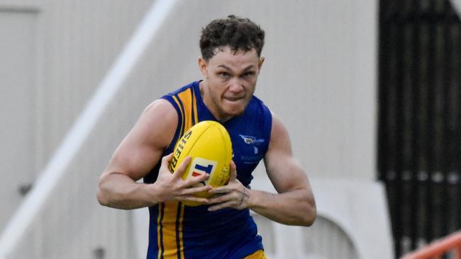 The 2019-20 Nichols Medalist Beau O’Connell is always a player to watch for Wanderers. Picture: Tymunna Clements / AFLNT Media