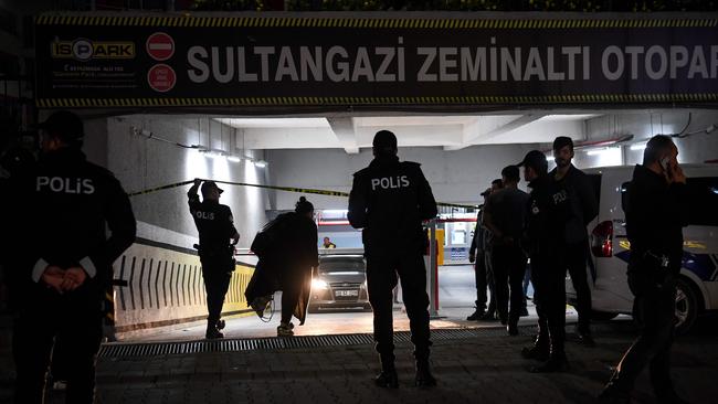 Turkish police stand guard as they cordoned off an underground car park, on October 22, 2018 in Istanbul, after they found an abandoned car belonging to the Saudi consulate, three weeks after the murder of journalist Jamal Khashoggi in the Saudi consulate. - Saudi Arabia has finally admitted that Khashoggi was killed inside the consulate in what Ankara now says was a "savagely planned" murder. (Photo by OZAN KOSE / AFP)