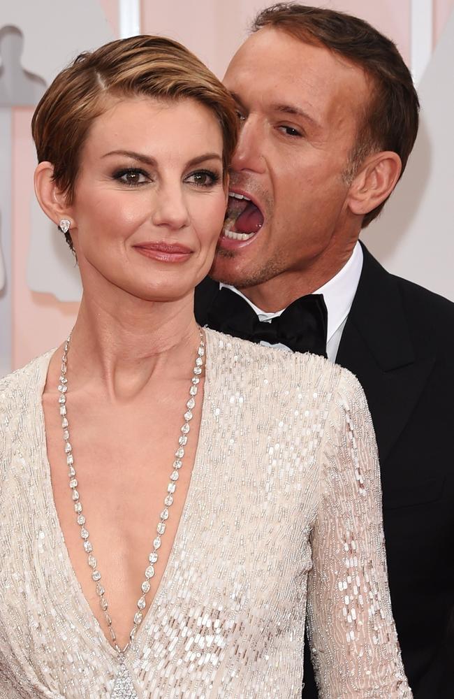 Faith Hill and Tim McGraw posed cheekily on the Oscars red carpet.