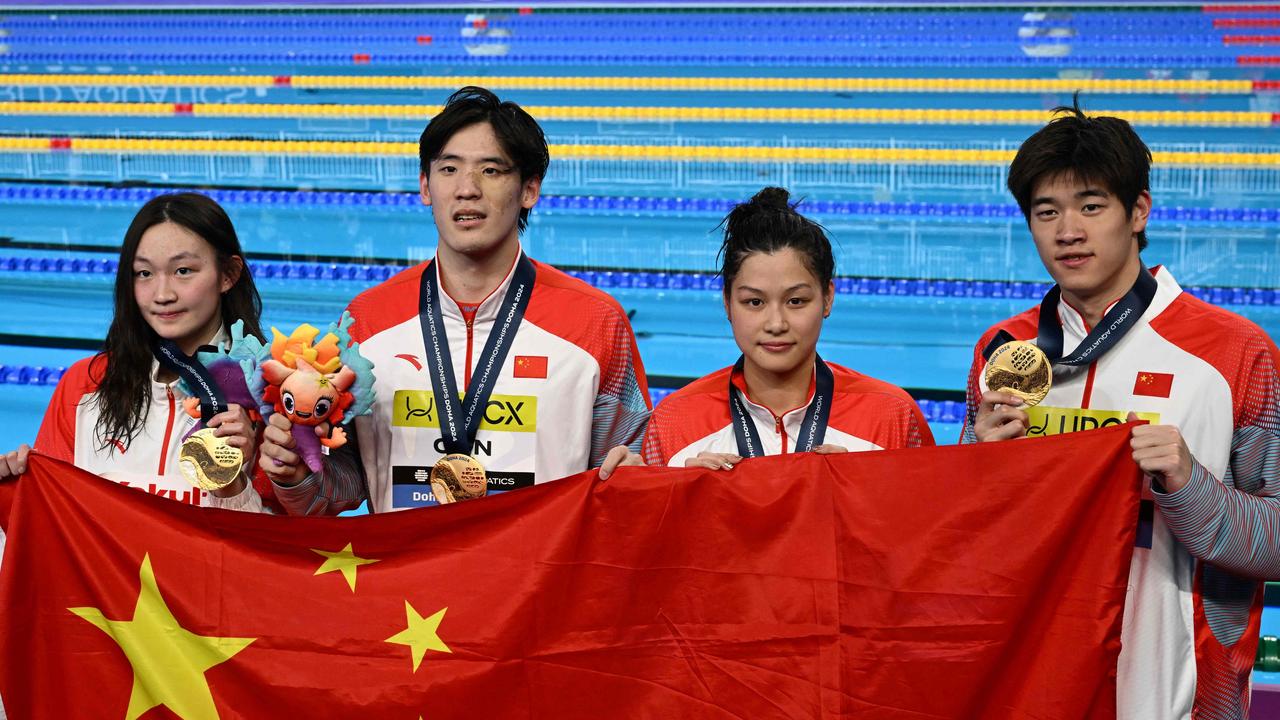 Gold medallists China pose after the mixed 4X100m freestyle relay swimming event during the 2024 World Aquatics Championships at Aspire Dome in Doha on February 17, 2024. (Photo by SEBASTIEN BOZON / AFP)