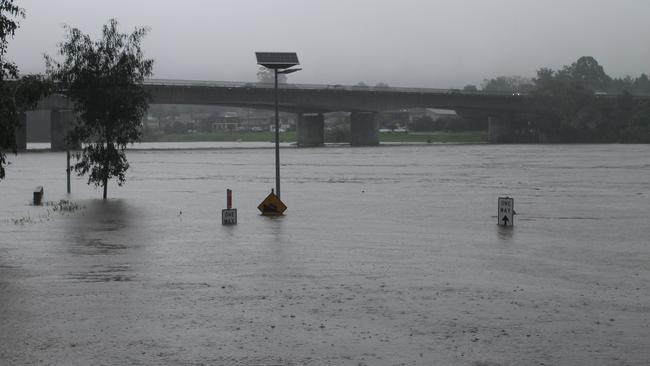 River height levels at Penrith’s Nepean River have risen faster than previously expected. According to the BOM the river is currently sitting at 8.59 metres and may reach 9.30m at 9:00pm Sunday. Picture: Emily Kowal